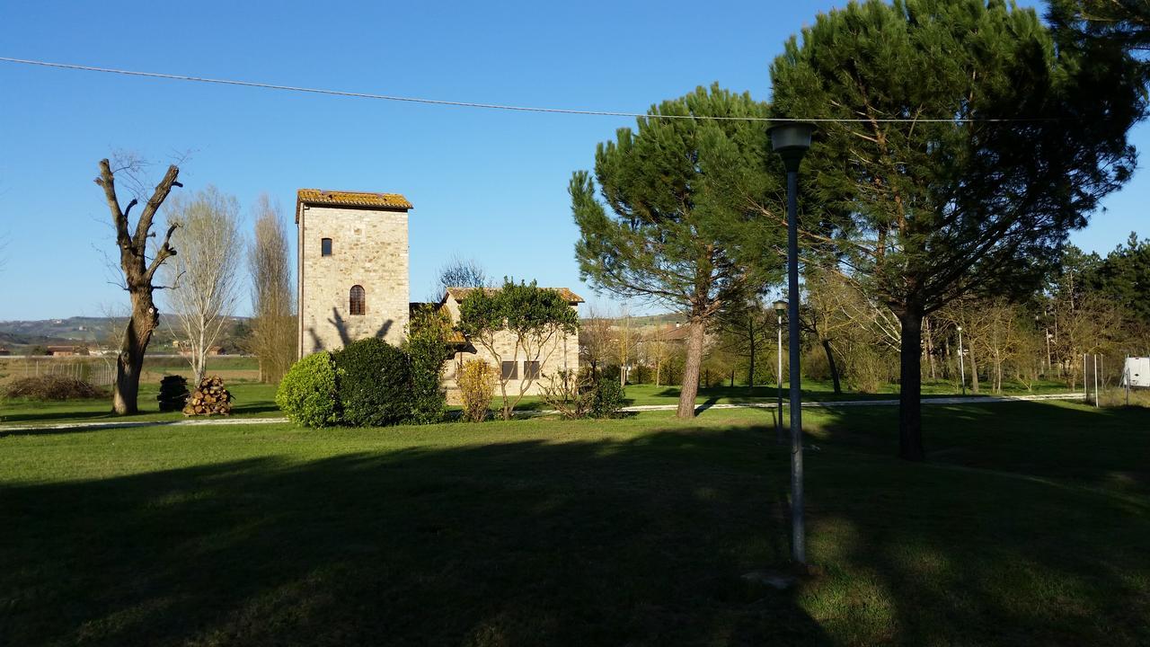 Le Torri Del Porto Hotel Todi Esterno foto