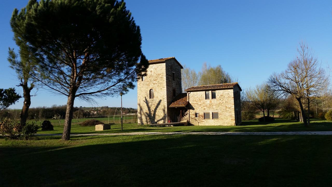 Le Torri Del Porto Hotel Todi Esterno foto